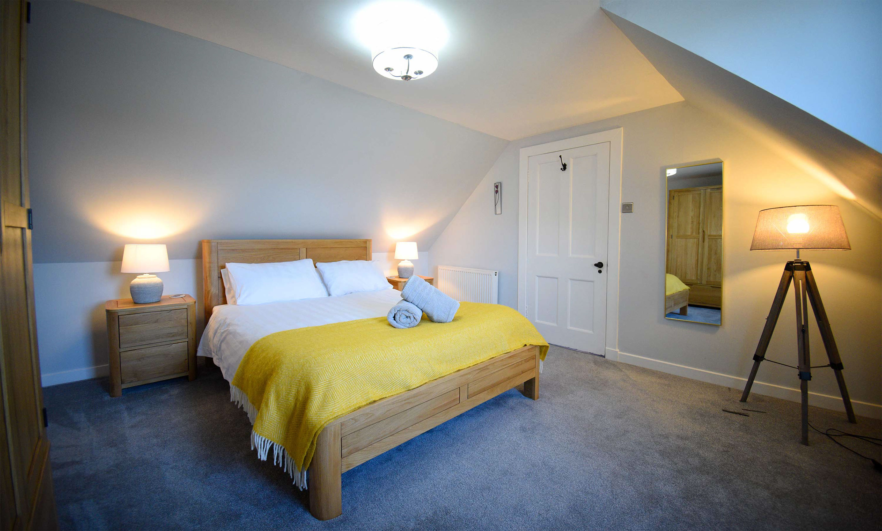 Stratheyre Cottage self catering accommodation near Portree contains King size double beds