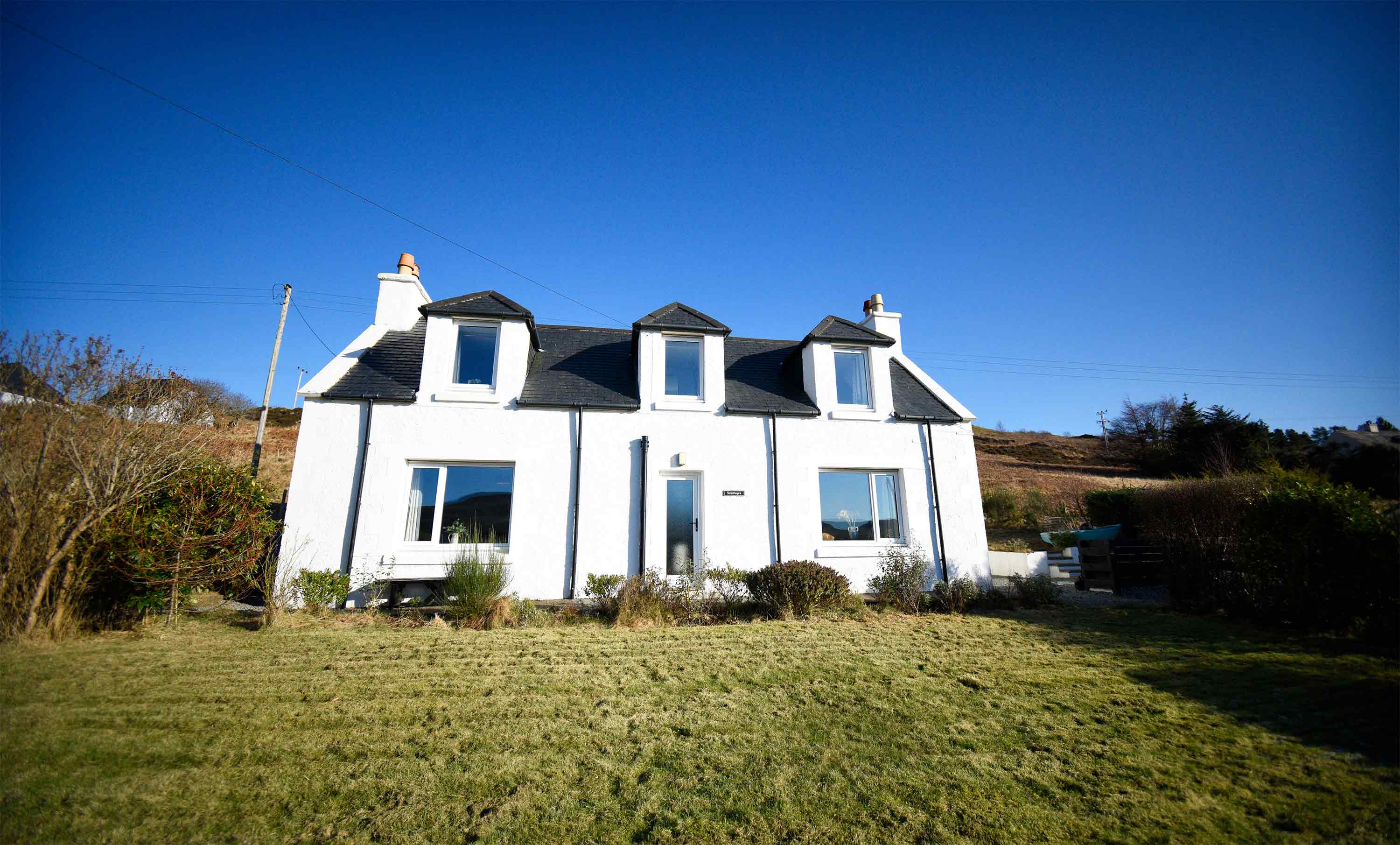 Stratheyre Cottage is a self catering accommodation located near Portree on the Isle of Skye offering sea and mountain views